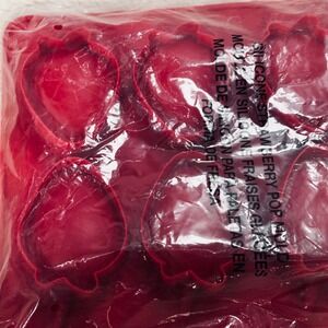 Avon Silicone Strawberry Pop Mold with Sticks Fun Novelty Dessert Baking Kitchen